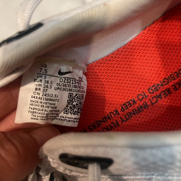 Womens Nike Running Shoe - Picture 3 of 5